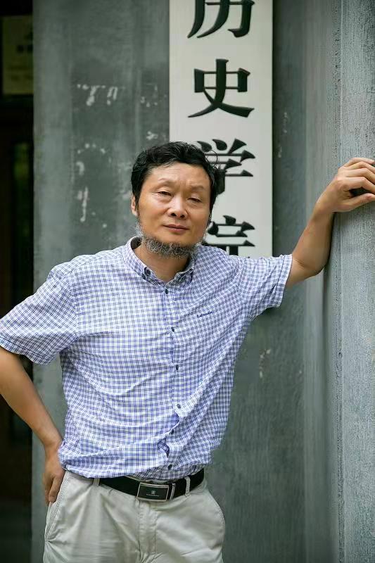 陈峰教授照片