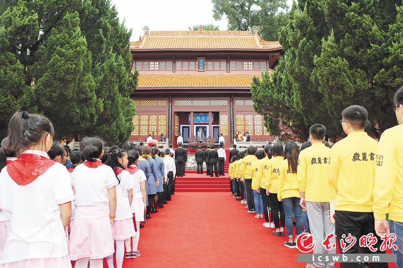 　　伟德国际1946官网祭孔大典在文庙举行。 　　长沙晚报通讯员  黄沅玲 摄