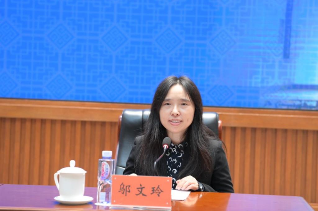 邬文玲