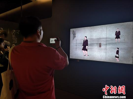 湖南省博物馆通过现代科技让文物“活起来”。　刘曼 摄